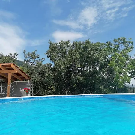 Modern With Heated Pool&sea View דירה
