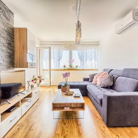 Modern With Heated Pool&sea View Apartament Kaštela