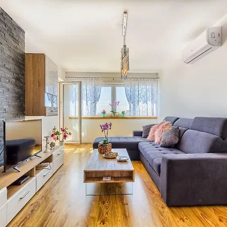 Apartament Modern With Heated Pool&sea View