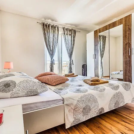 Apartament Modern With Heated Pool&sea View
