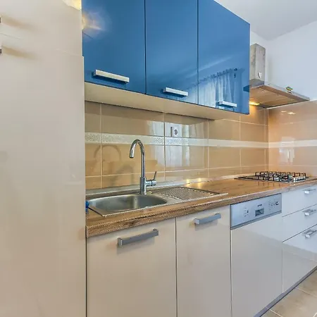 Modern With Heated Pool&sea View Apartament