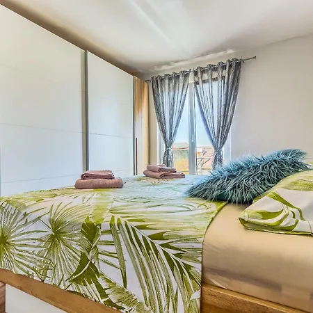 Modern With Heated Pool&sea View Kaštela