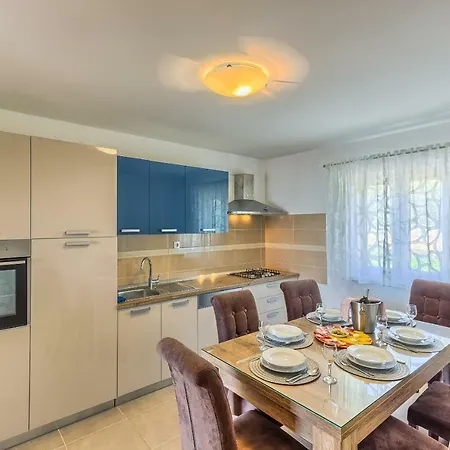 Apartament Modern With Heated Pool&sea View Kaštela