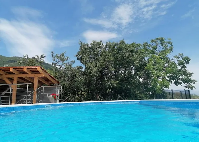 Modern With Heated Pool&sea View דירה