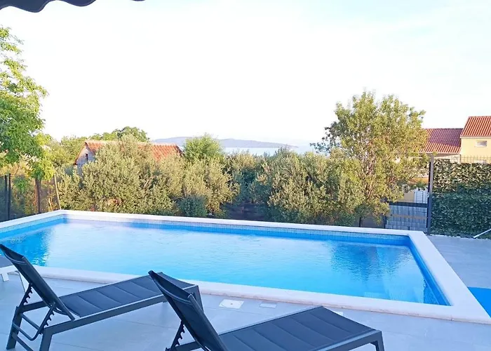 Modern With Heated Pool&sea View דירה *