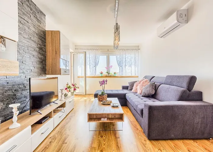 Modern With Heated Pool&sea View דירה Kaštela