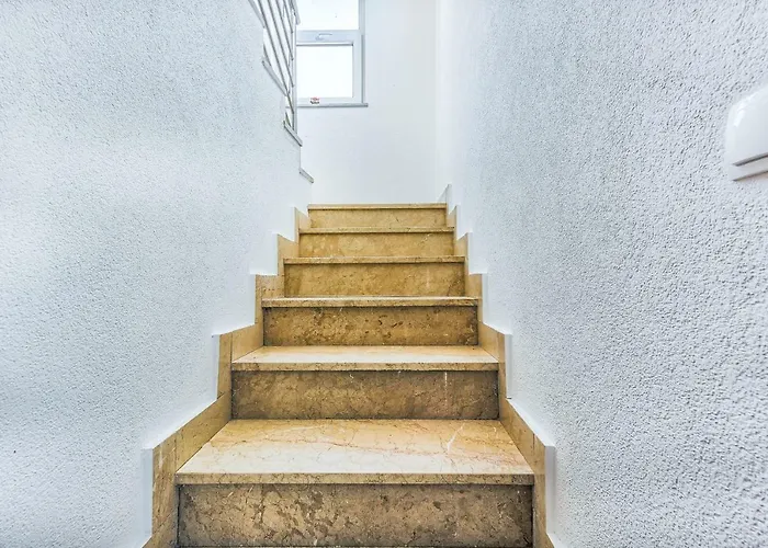 Modern With Heated Pool&sea View דירה